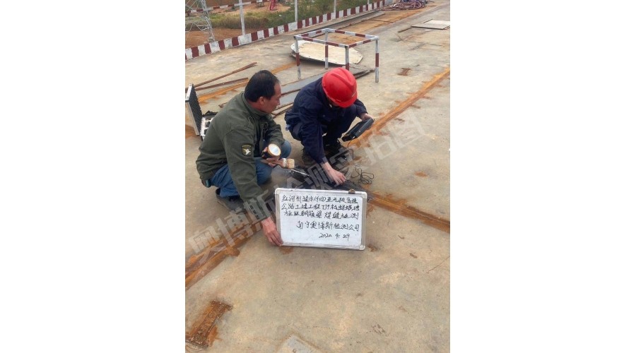 云南，紅河州建水至元陽(yáng)高速公路土建工程，螞蝗塘匝道鋼箱梁焊縫檢測(cè)現(xiàn)場(chǎng)作業(yè)