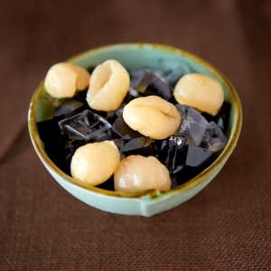 Grass Jelly with Longan